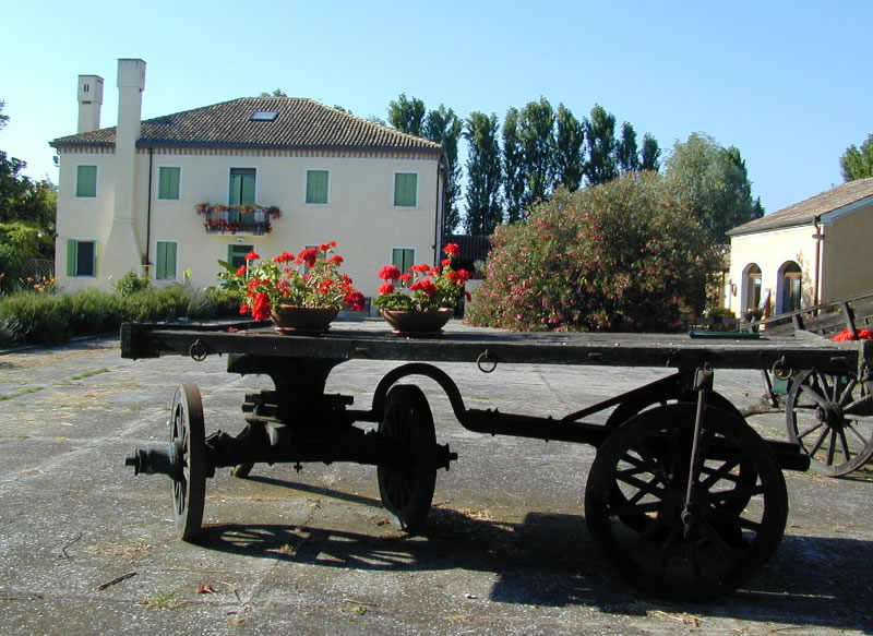 Ca Cornera, bed and breakfast nel Delta del Po, vista  dalla corte